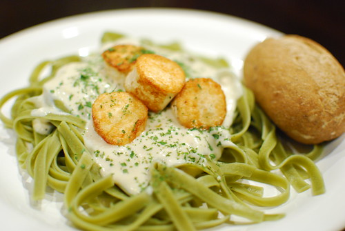 Spinach Fettuccine Alfredo with Tofu Scallops