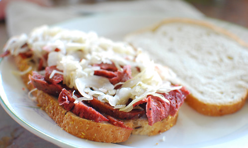 Delicatessen Vegan Corned Beef on Rye